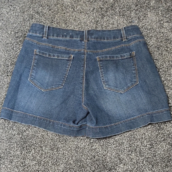 d. jeans Mid Wash Blue Denim Shorts - Picture 2 of 3